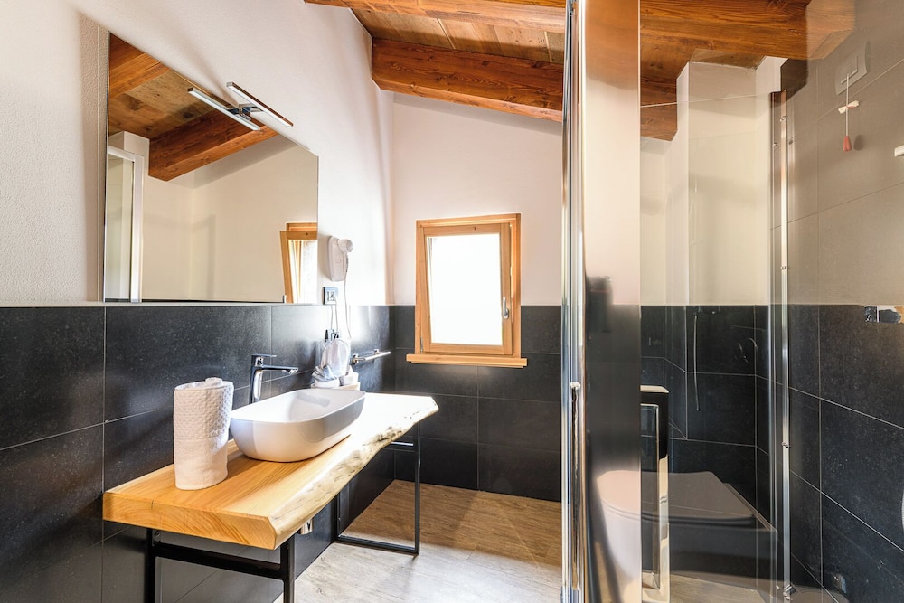 Classic Double Room, Balcony, Courtyard View photo 3
