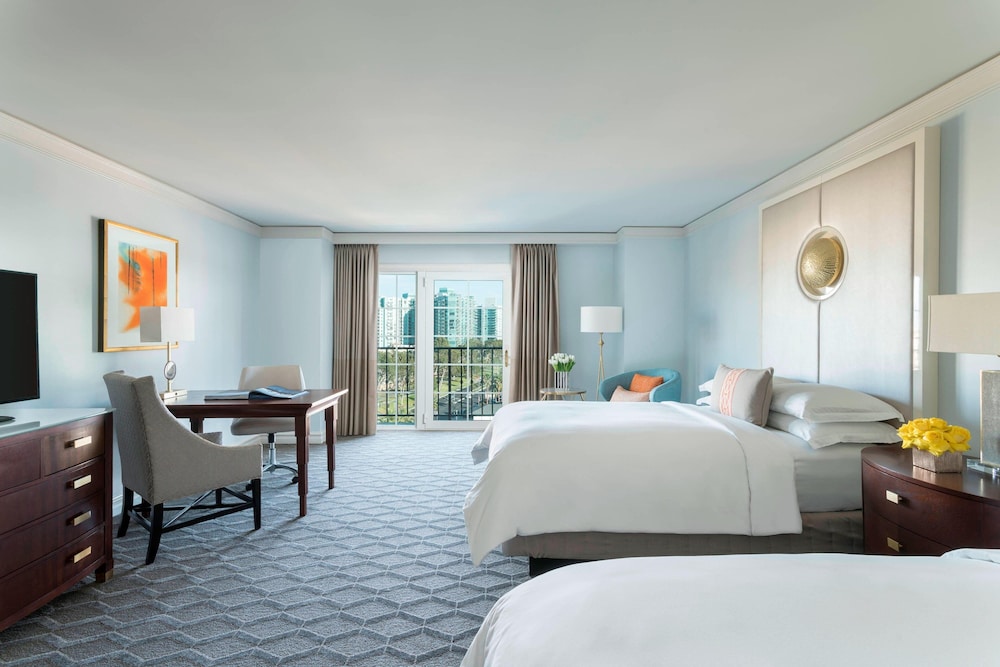 Club Room, 2 Double Beds, Balcony (Balcony)