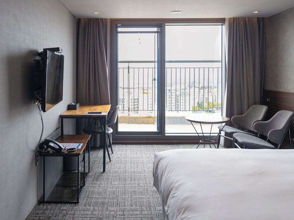 Deluxe Double Room (No View) photo 3