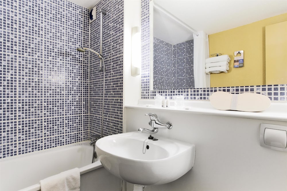 Standard Room, 1 Double Bed - Photo 4