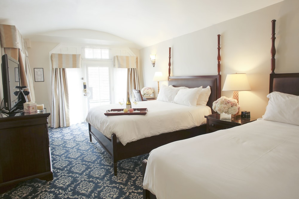 Junior Suite, 2 Queen Beds - Photo 2