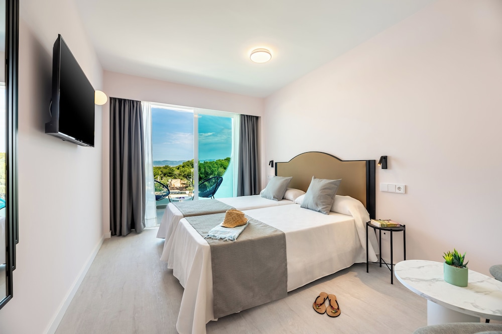 Double Room (3 Adults)
