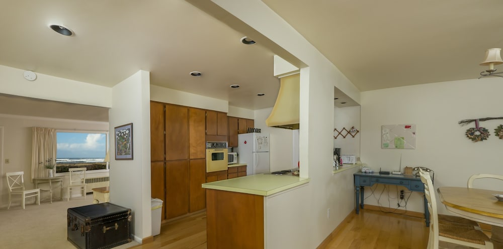 Condo, 2 Bedrooms, Oceanfront photo 3
