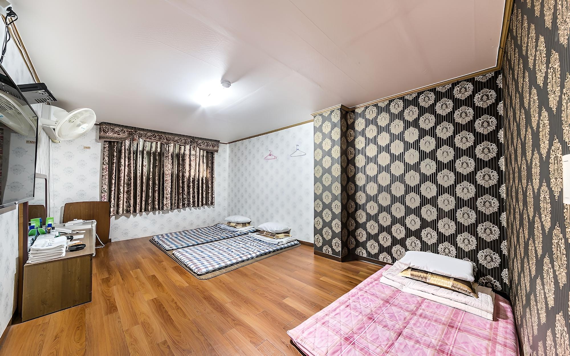 Room (Korean-style Ondol Room) - Photo 1