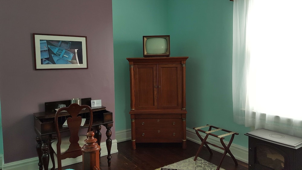 Traditional Room, 1 Queen Bed photo 3