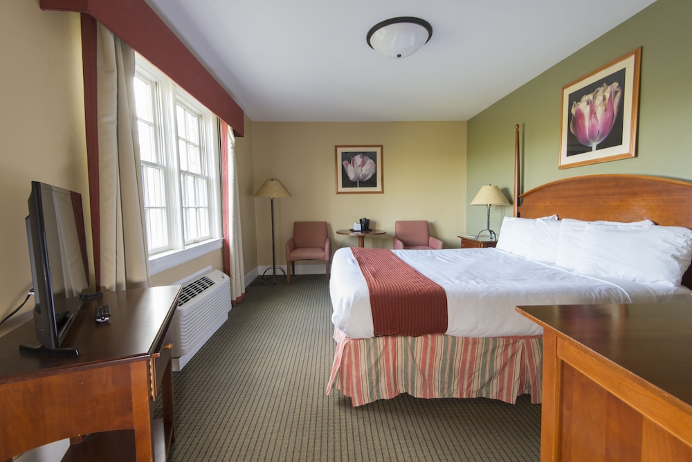 Standard Room, 1 King Bed, River View (Lodge) photo 3