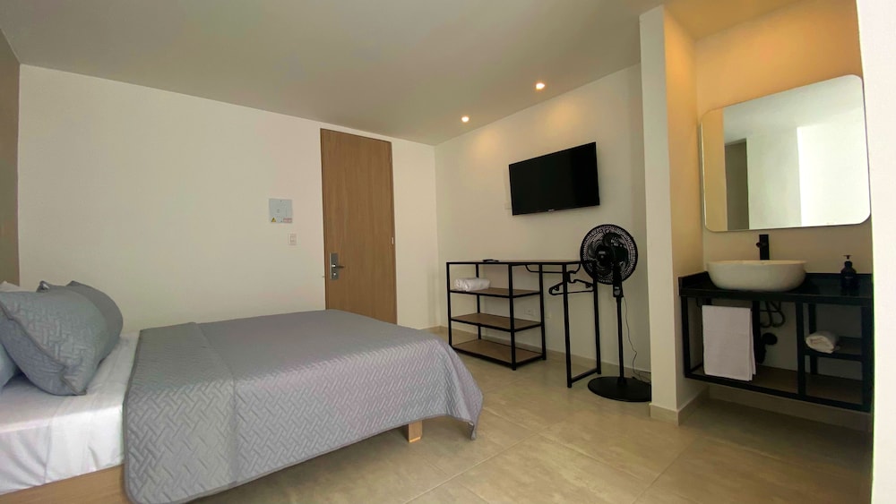 Classic Double Room, Ensuite, City View photo 2