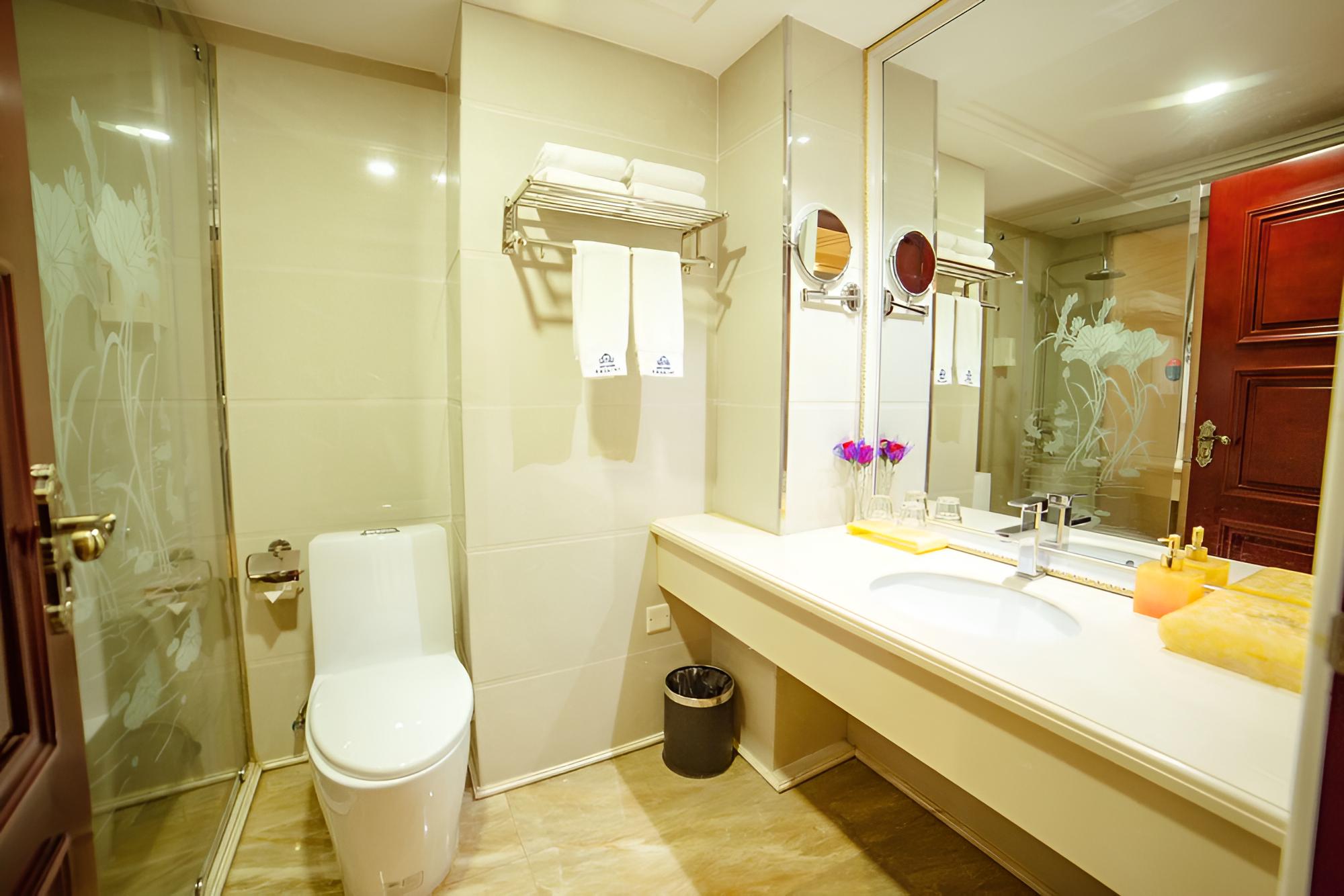 Deluxe King Room photo 2