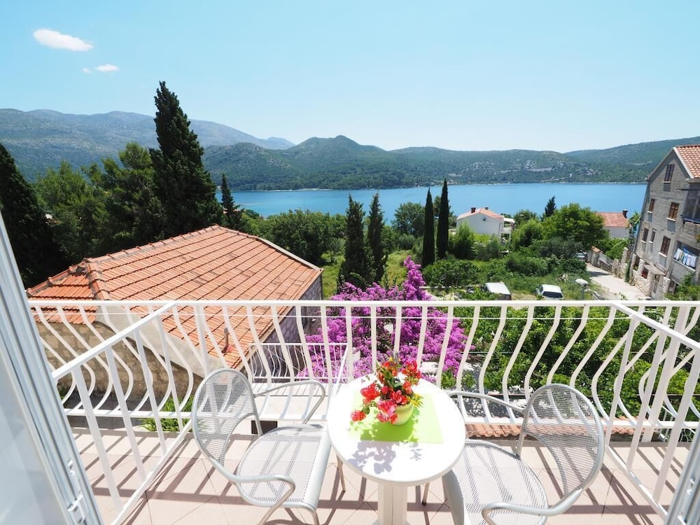 Double Room (Double Room With Balcony And Sea View) photo 2