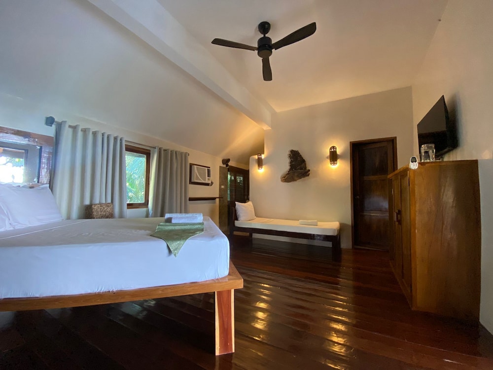 Standard Family Room - Photo 2