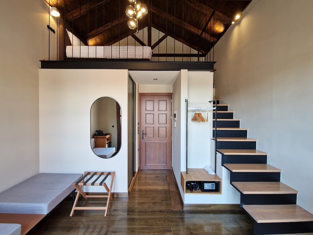 Maisonette W Private Terrace & Mountain View