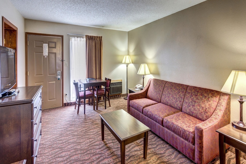 Suite, 1 King Bed - Photo 1