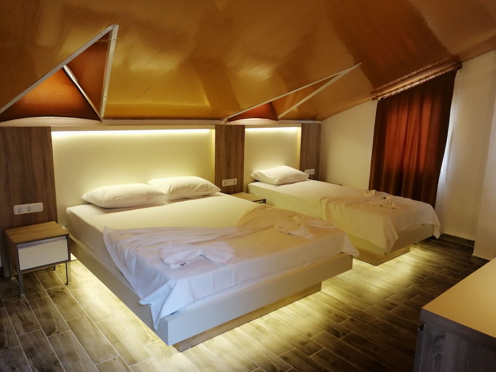 Standard Triple Room - Photo 8