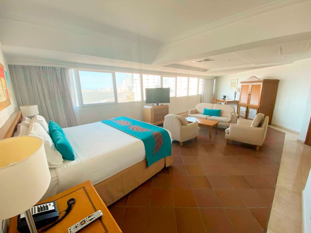 Junior Studio Suite, 1 King Bed, Ocean View - Photo 3