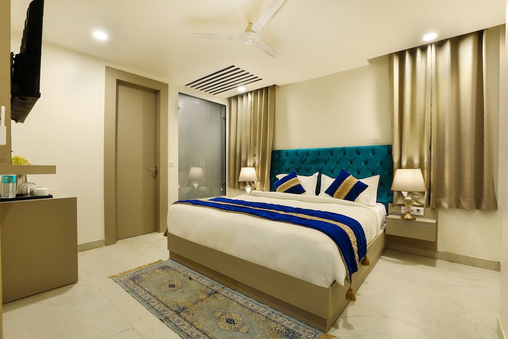 Deluxe Double Room - Photo 14