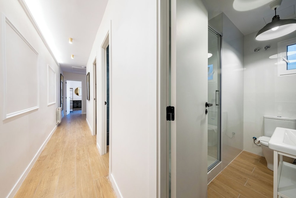Family Apartment, 4 Bedrooms, City View photo 2