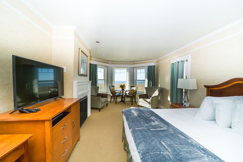 Oceanfront King With Balcony - Photo 3