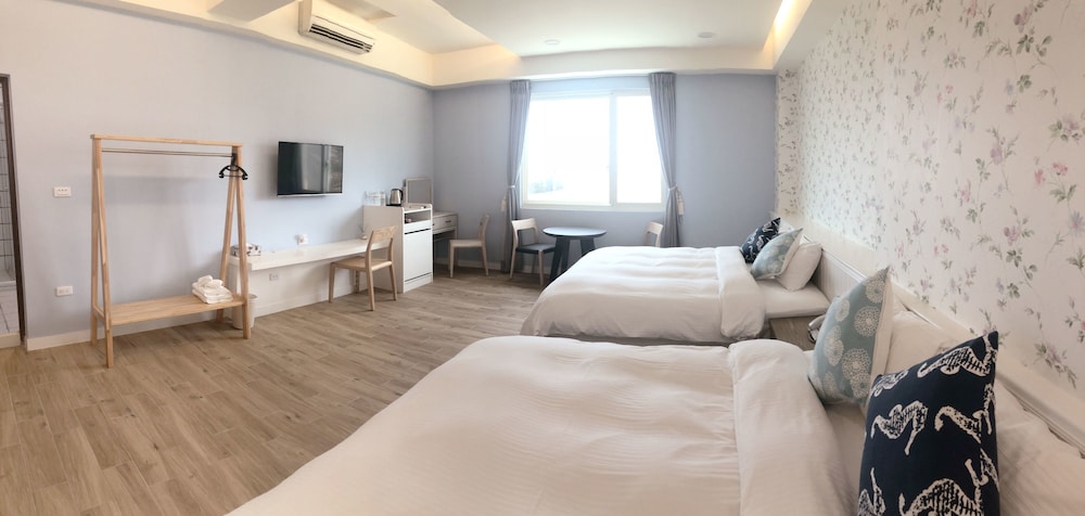 Gallery Quadruple Room, 2 Queen Beds, Courtyard Area photo 1