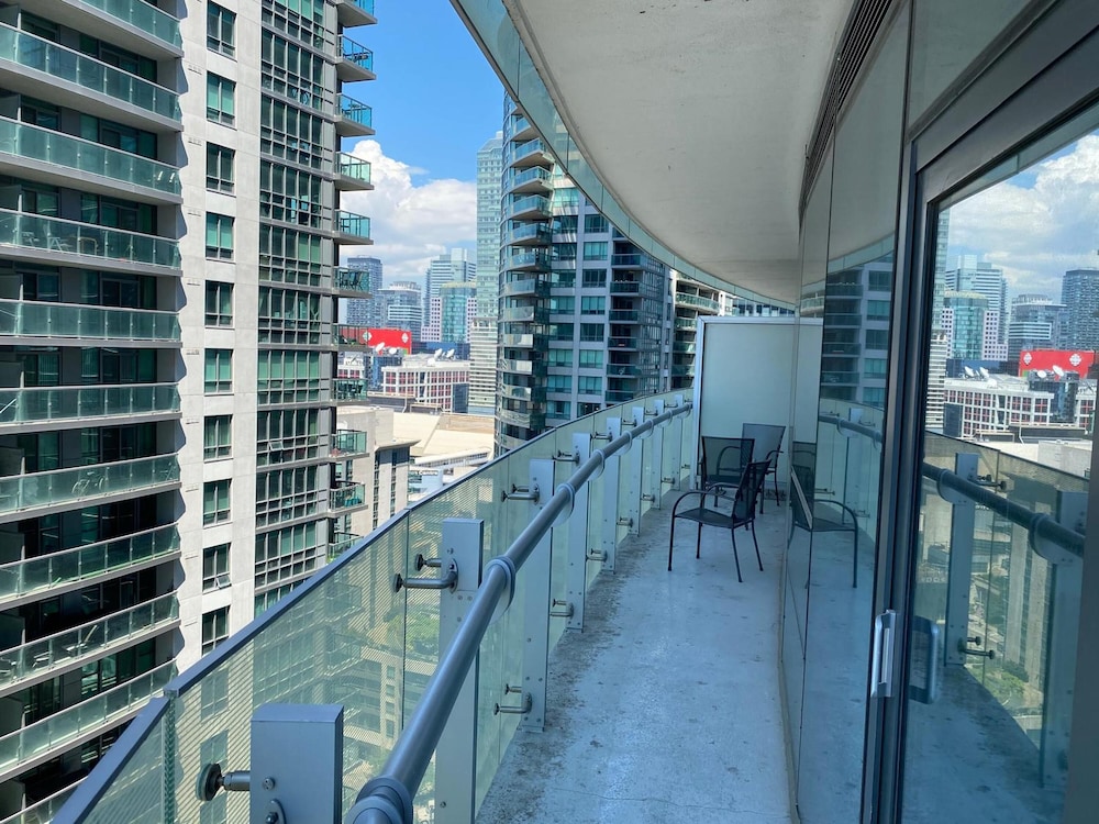 Design Apartment, 3 Bedrooms, 2 Bathrooms, City View thumbnail 5
