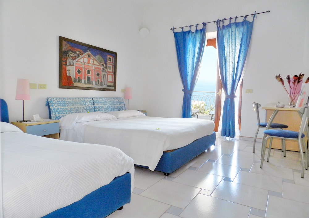 Superior Triple Room, 1 Bedroom, Terrace, Sea View photo 1