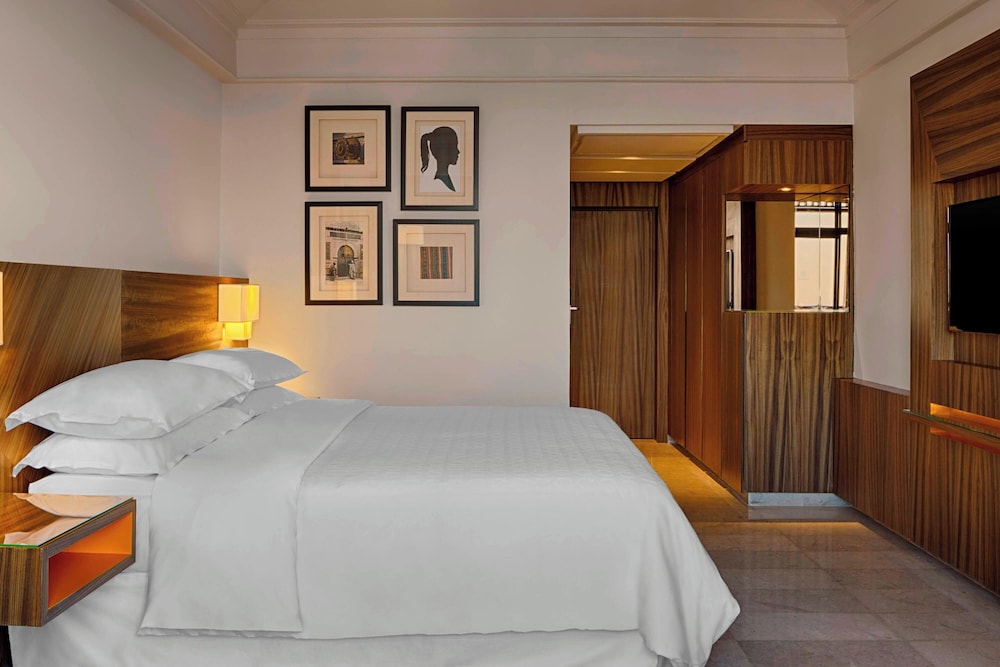 Executive Suite, 1 King Bed, Balcony - Photo 6