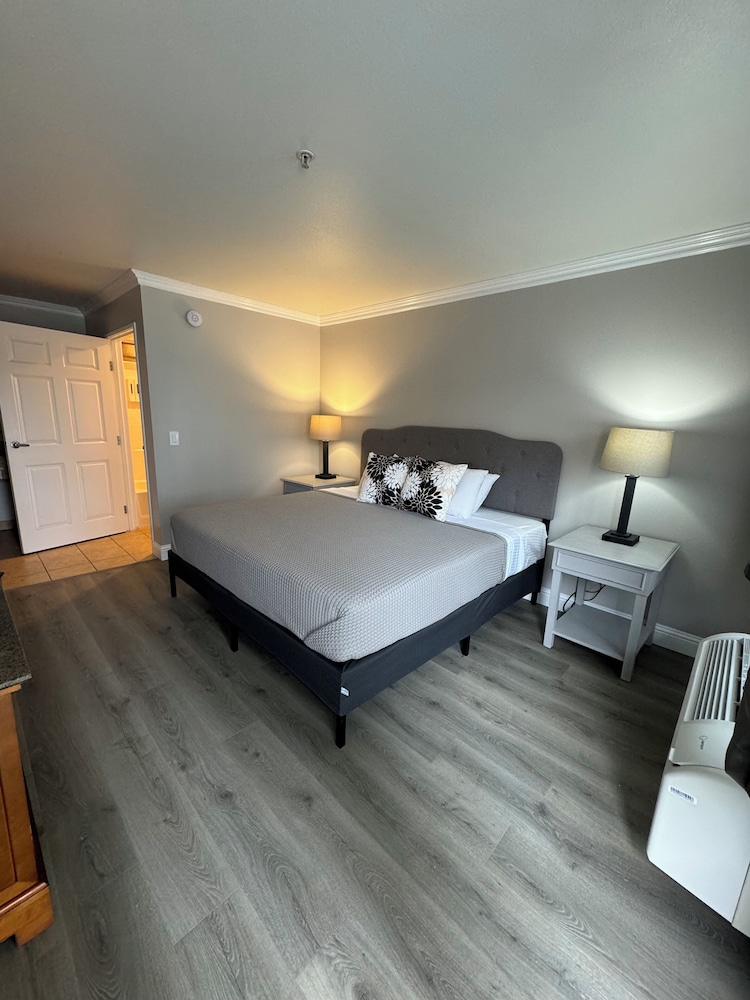 Traditional Room, 1 King Bed