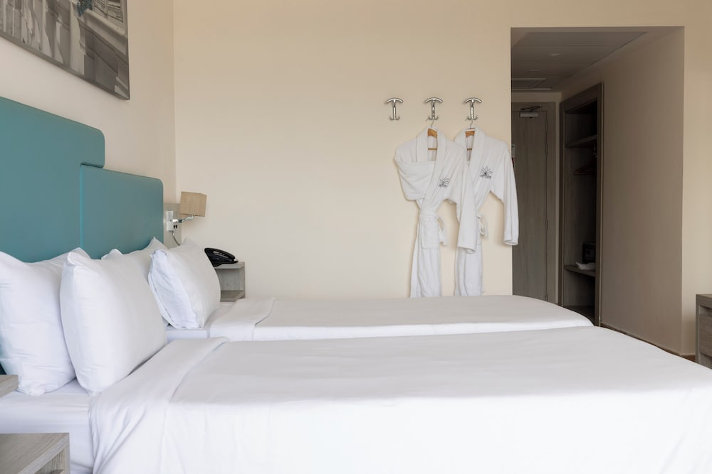Comfort Quadruple Room, Pool View photo 3
