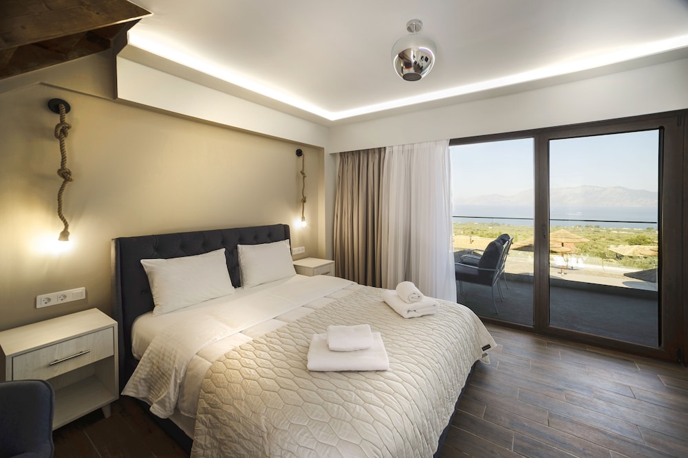 Nature Suite - Split Level Sea View