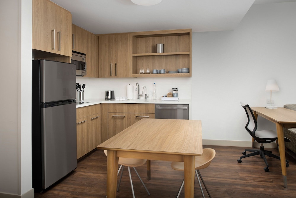 Suite, 1 Bedroom - Photo 5