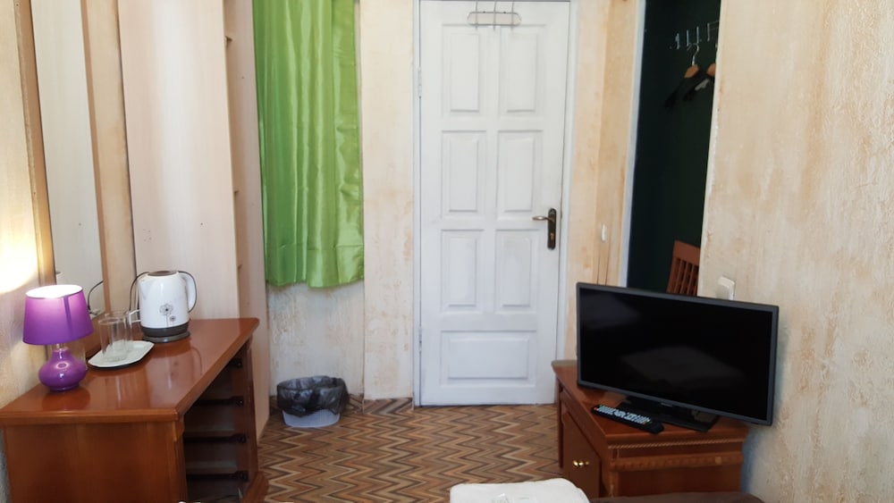 Economy Twin Room, Shared Bathroom photo 2