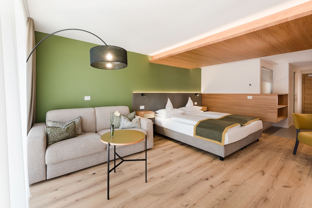 Deluxe Double Room, Non Smoking, Mountain View photo 3