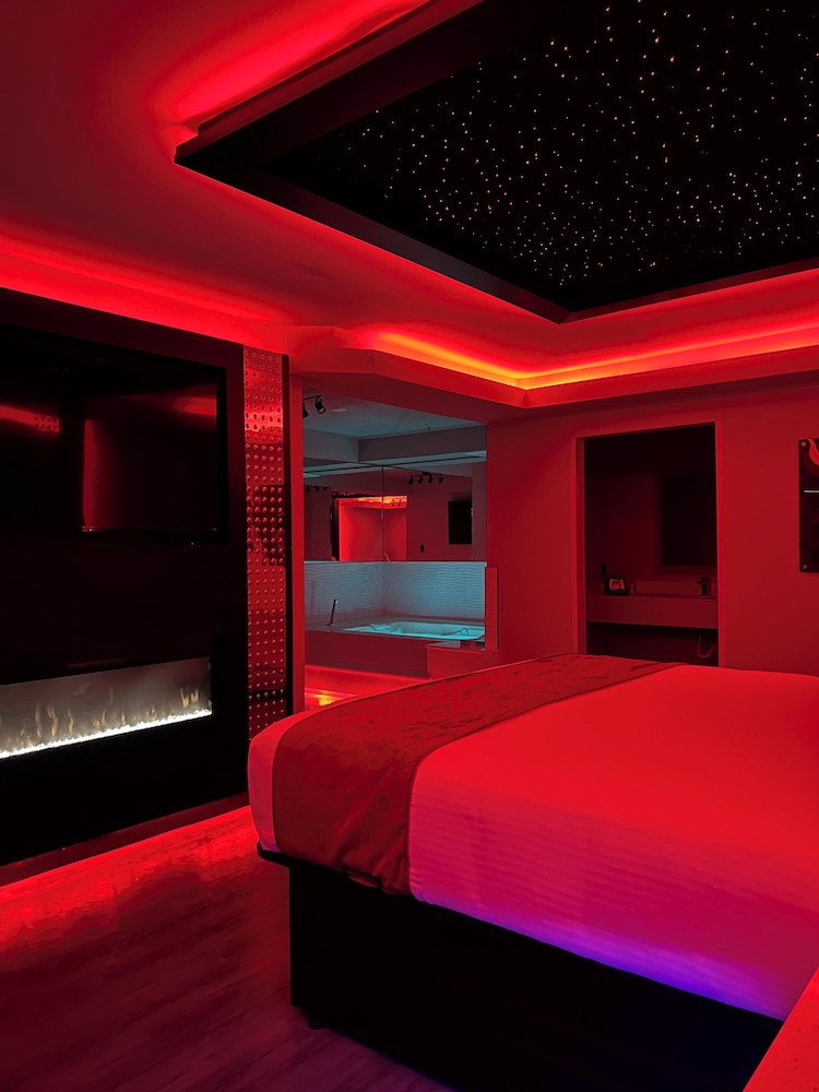 Deluxe Suite (Jacuzzi) photo 1