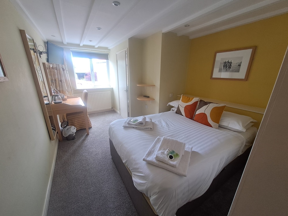 Standard Double Room, 1 Double Bed, Ensuite (Larger) photo 2