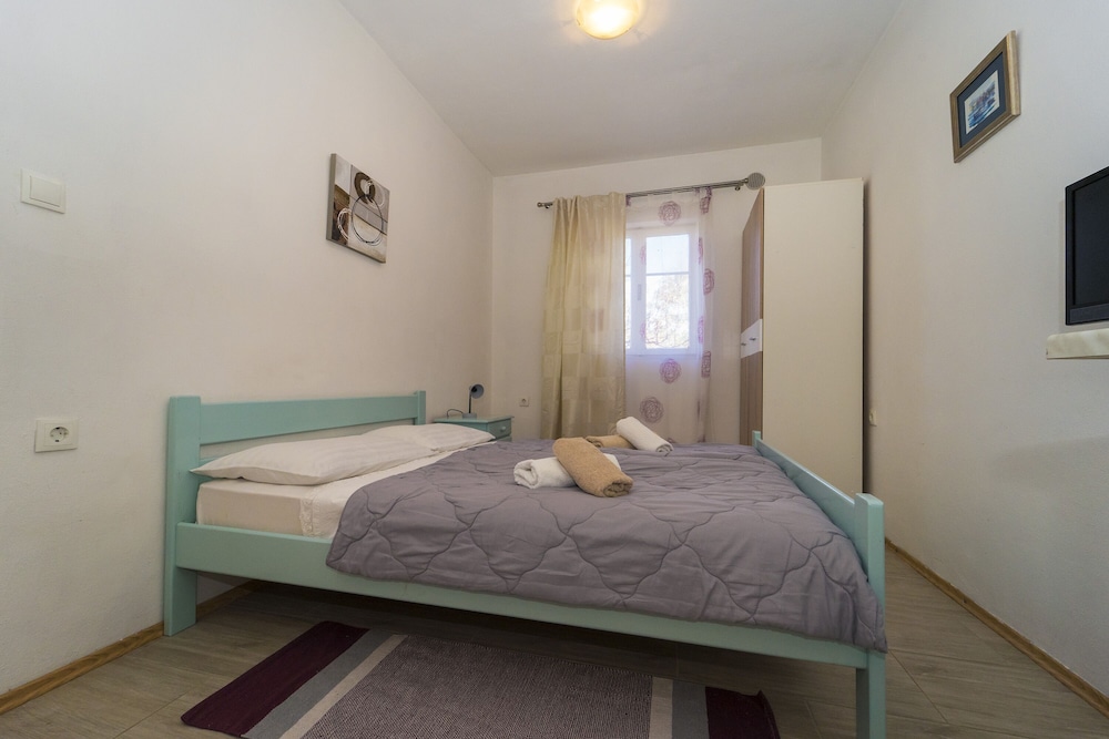 House (One Bedroom Holiday Home) photo 1