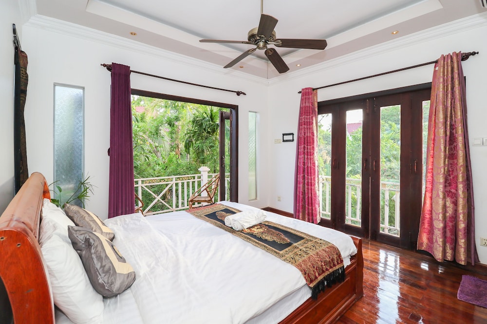 Classic Villa, 1 King Bed, Smoking, Garden View
