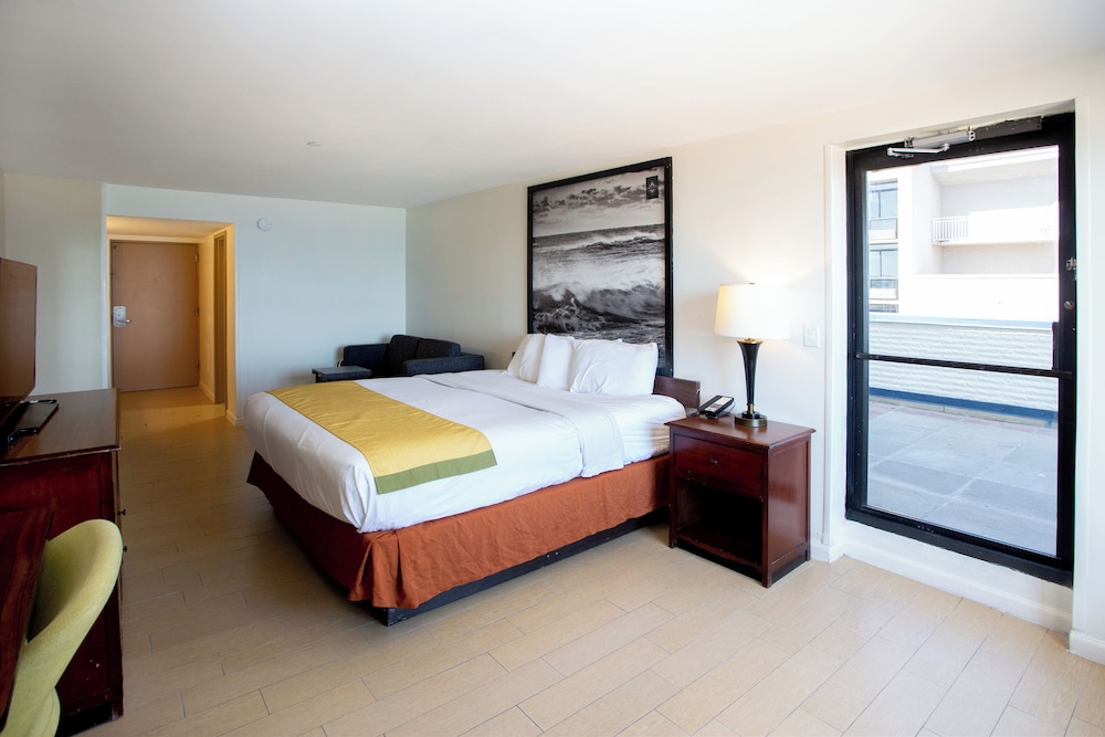 Oceanfront Non Smoking 1 King Bed photo 3