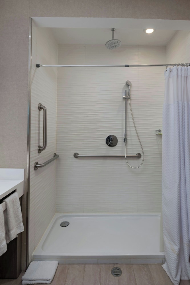 Room, 2 Double Beds photo 3