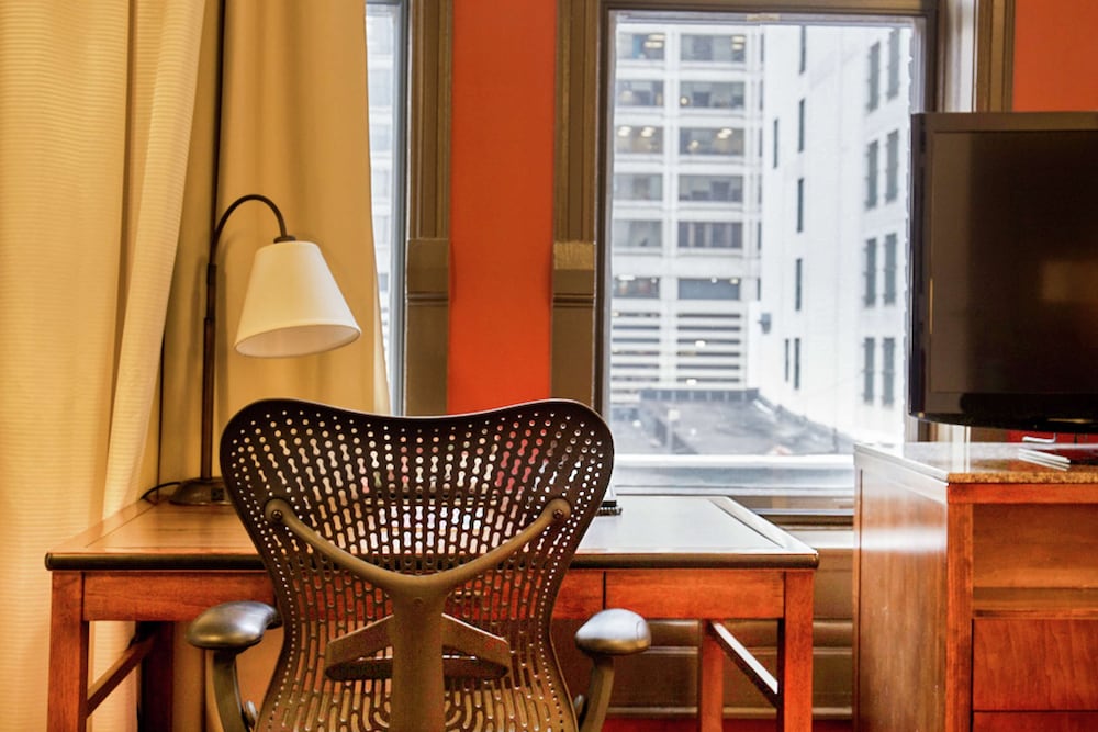 Suite, 2 Queen Beds photo 2
