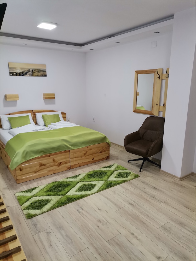 Deluxe Room, 1 Queen Bed, Non Smoking photo 3
