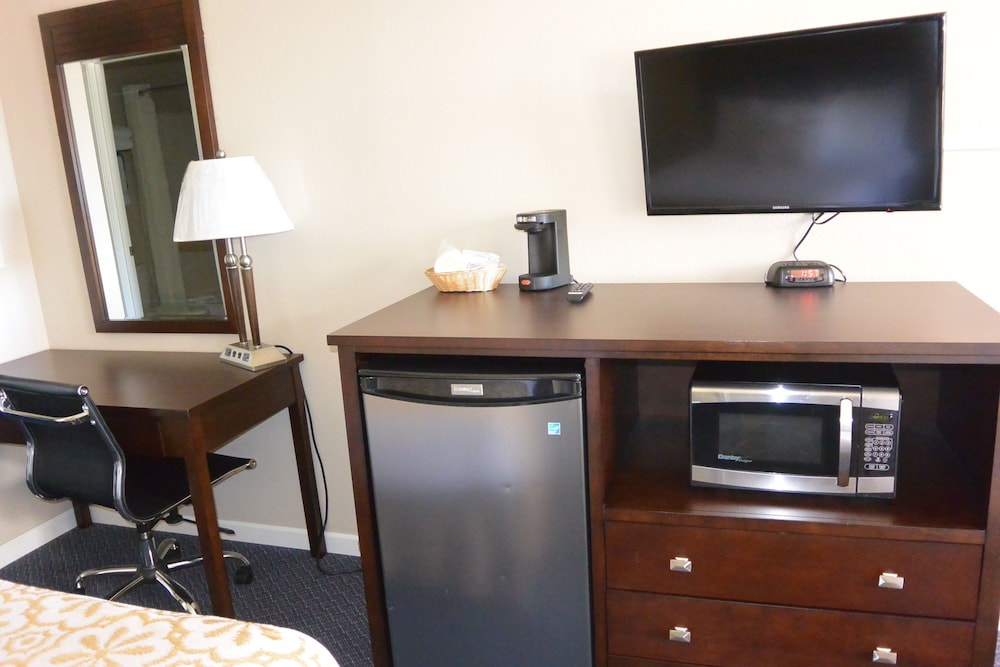 Room, 2 Queen Beds, Non Smoking photo 3