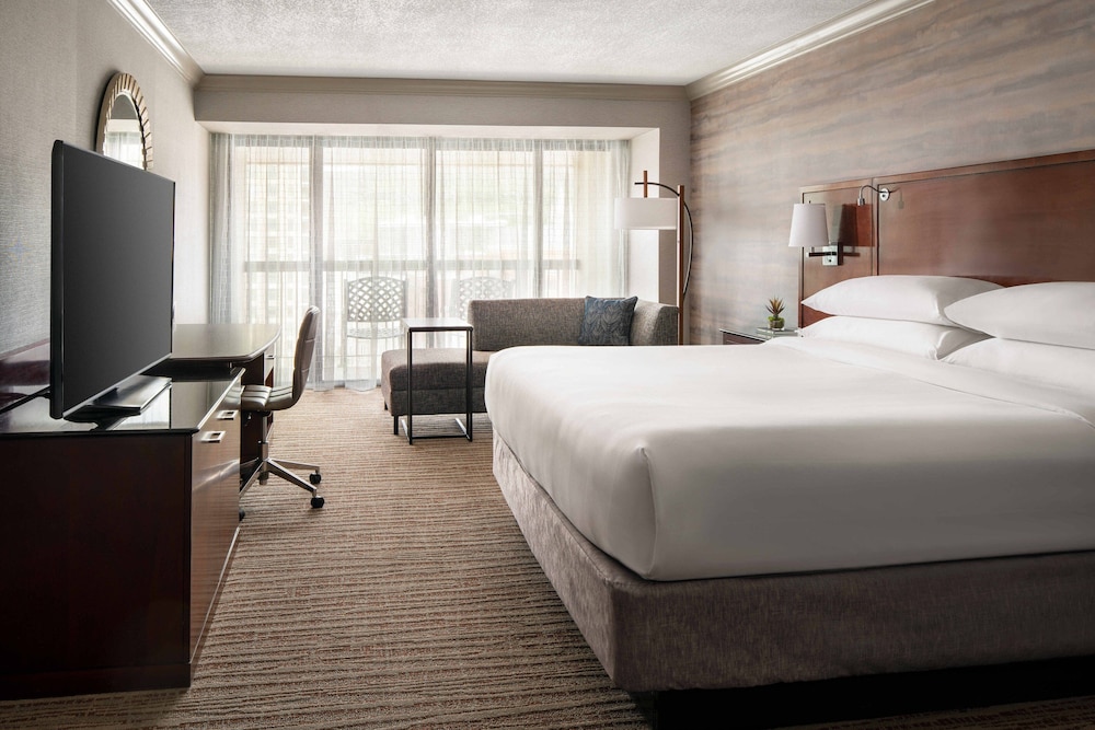 Executive Room, 1 King Bed, Balcony - Photo 1
