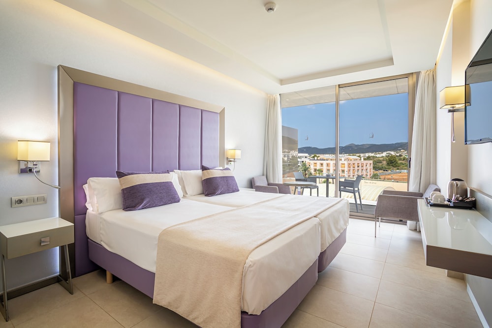 City Double Room, City View - Photo 1