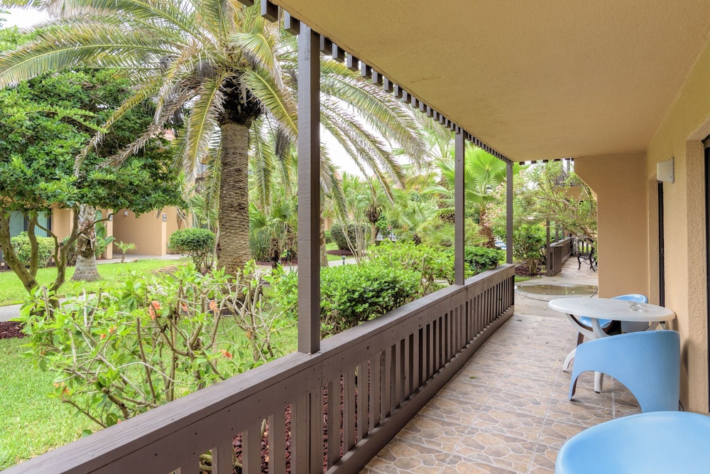 Premium Condo, 2 Bedrooms, Courtyard View, Ground Floor