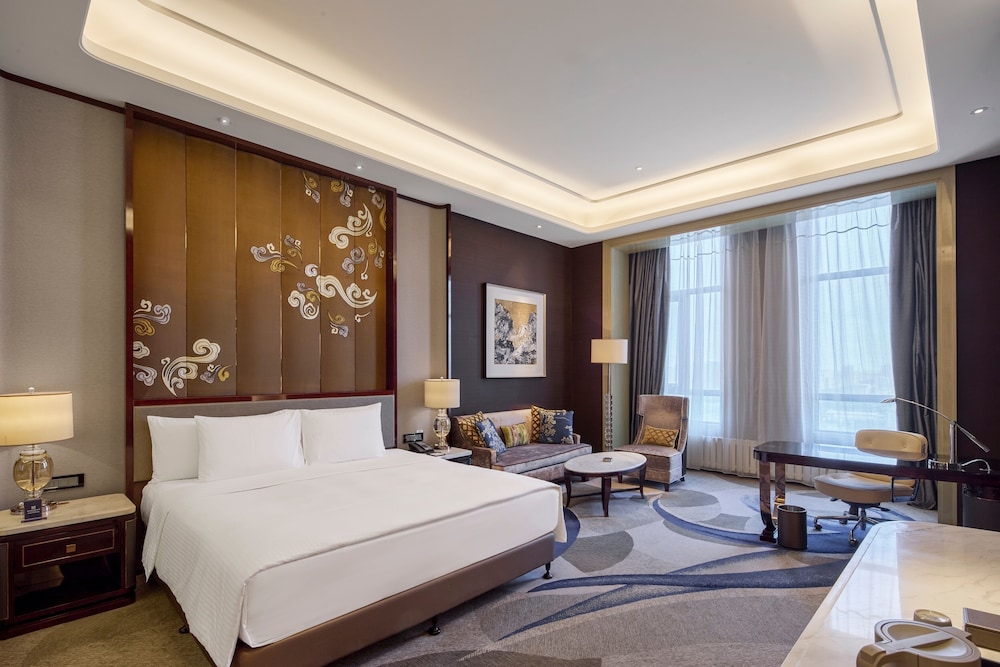Executive Room, 1 King Bed, Lake View