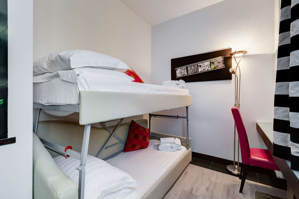 Standard Triple Room, 1 Queen Bed