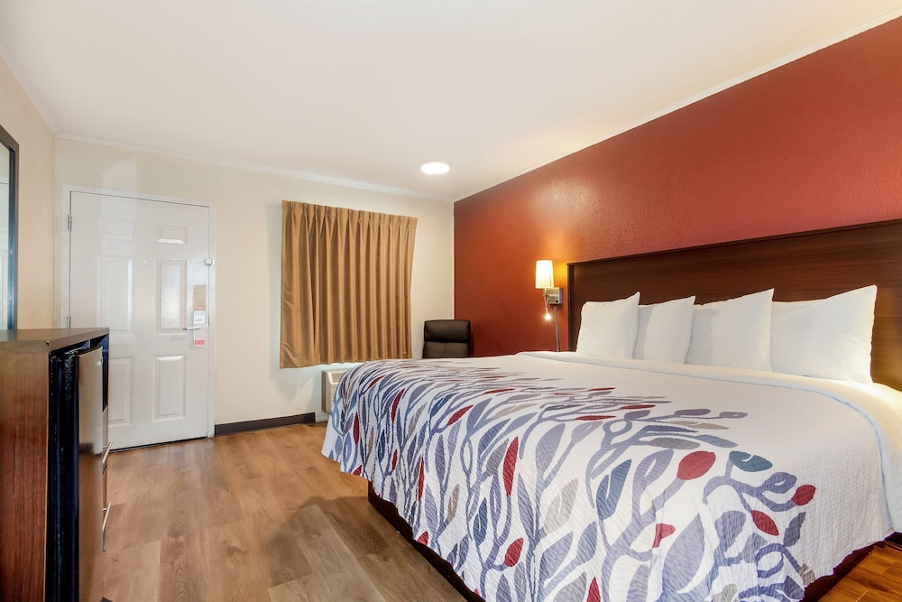 Superior Studio, 1 King Bed, Non Smoking - Photo 3