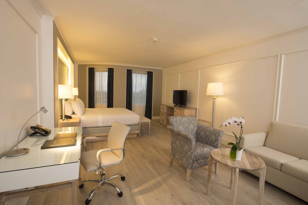 Junior Suite, 1 King Bed - Photo 2