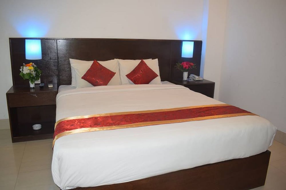 Standard Double Room, 1 King Bed, Balcony, Garden View