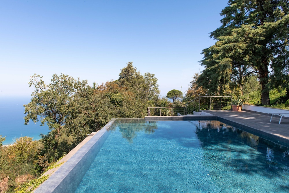 Villa, Smoking