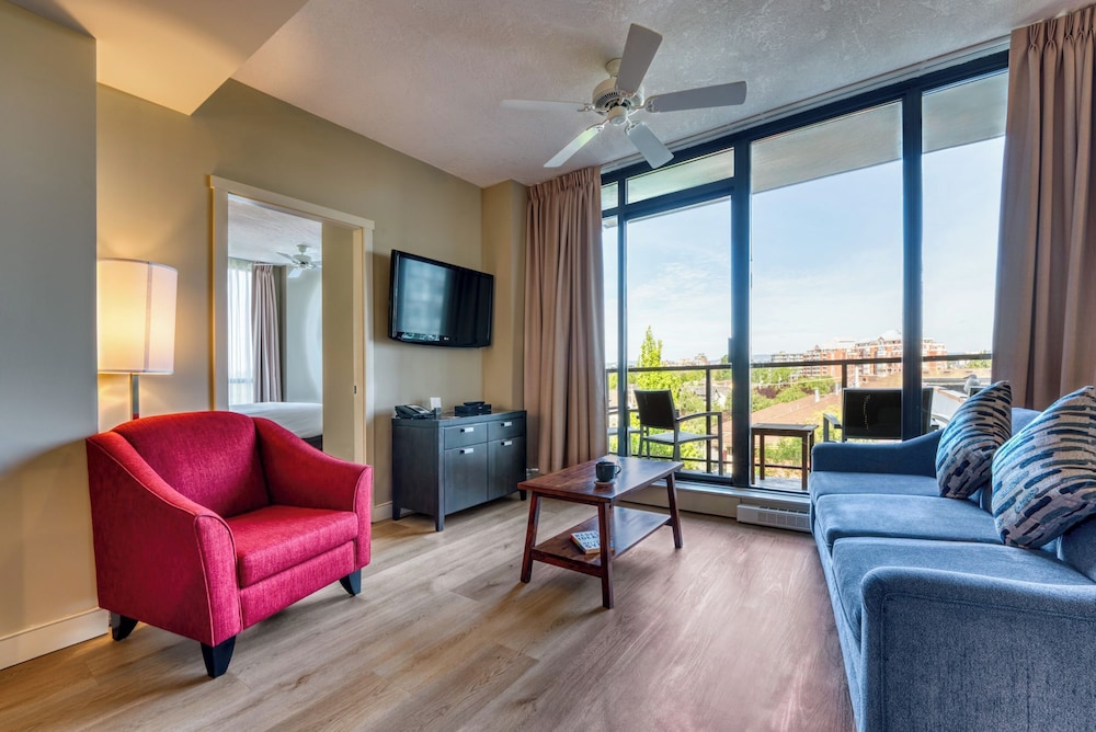 Suite, 2 Bedrooms - Photo 12